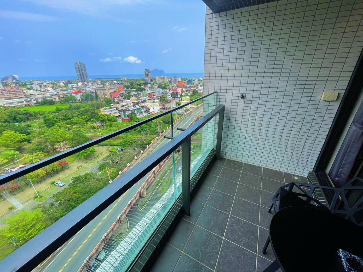 Апартаменты Toucheng Happyhouse頭城黑皮家 附早餐 Экстерьер фото